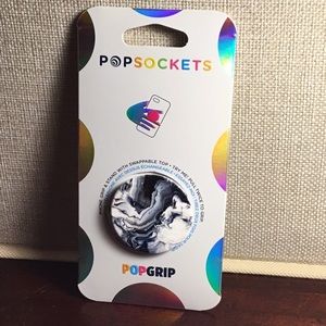Pop sockets Black and White PipGrip For Phone